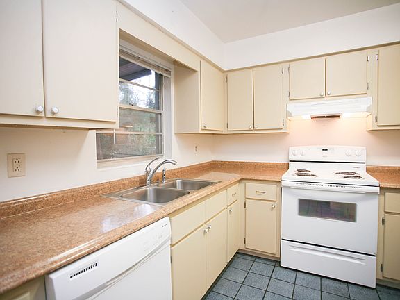 5th image of 3331 NW 41st Ave