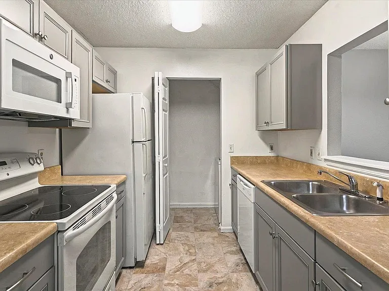 3001 Oak Park Ct #A — Photo 11
