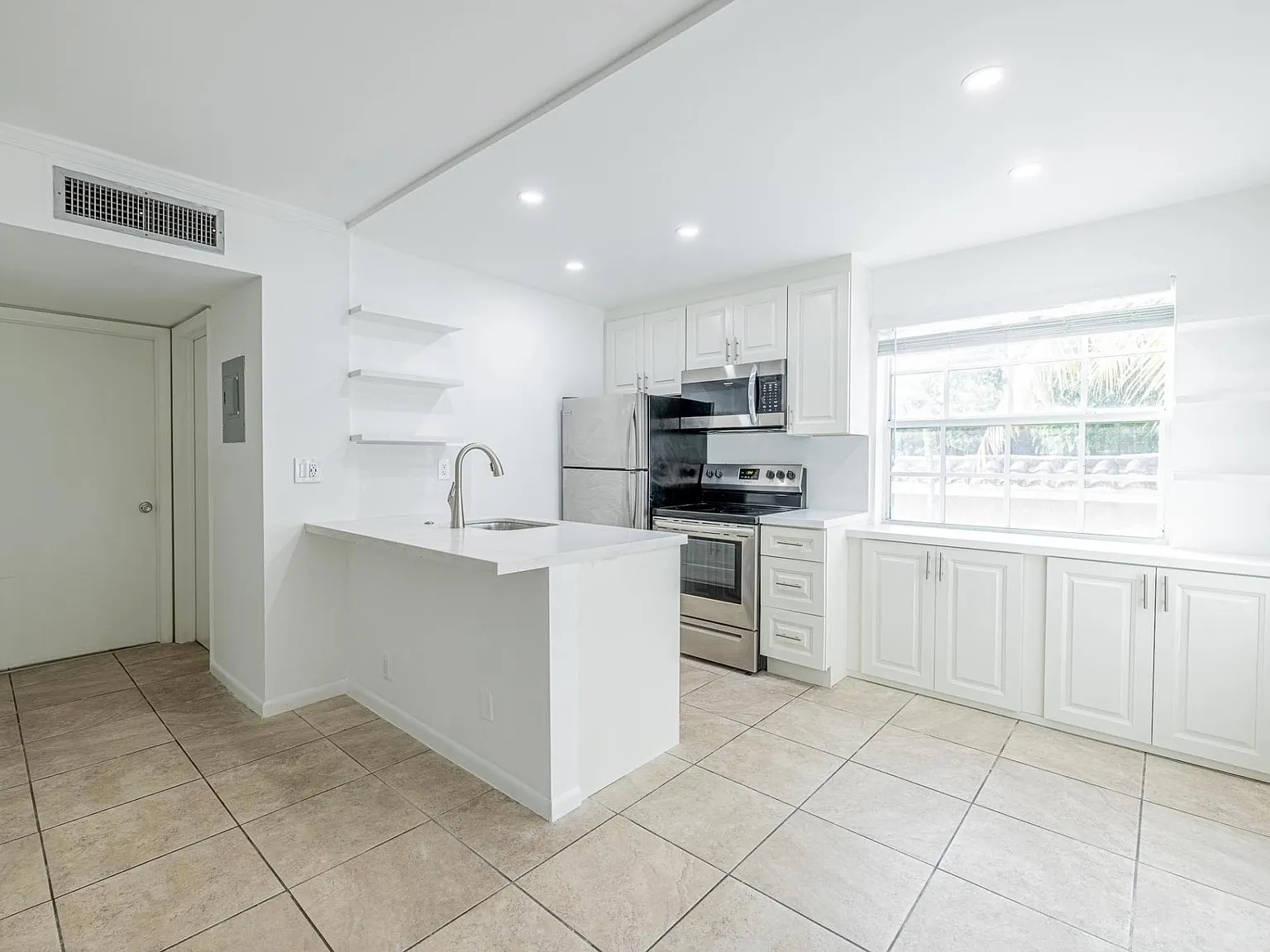 2 bed, 800 sqft, $2,050 — Photo 2