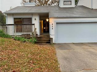 658 NW Valleybrook Rd, Blue Springs, MO 64014