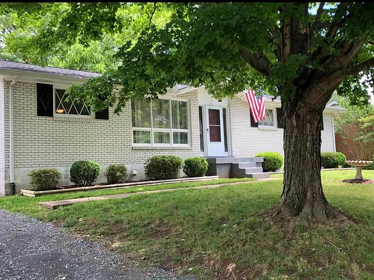394 Annex Ave — Photo 3