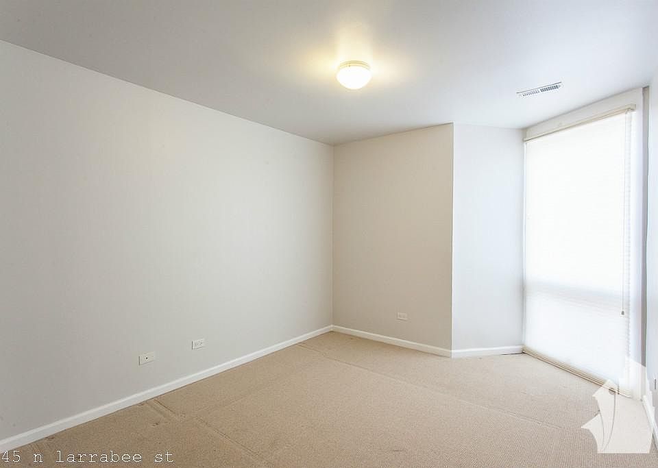 1st image of 2045 N Larrabee St #325