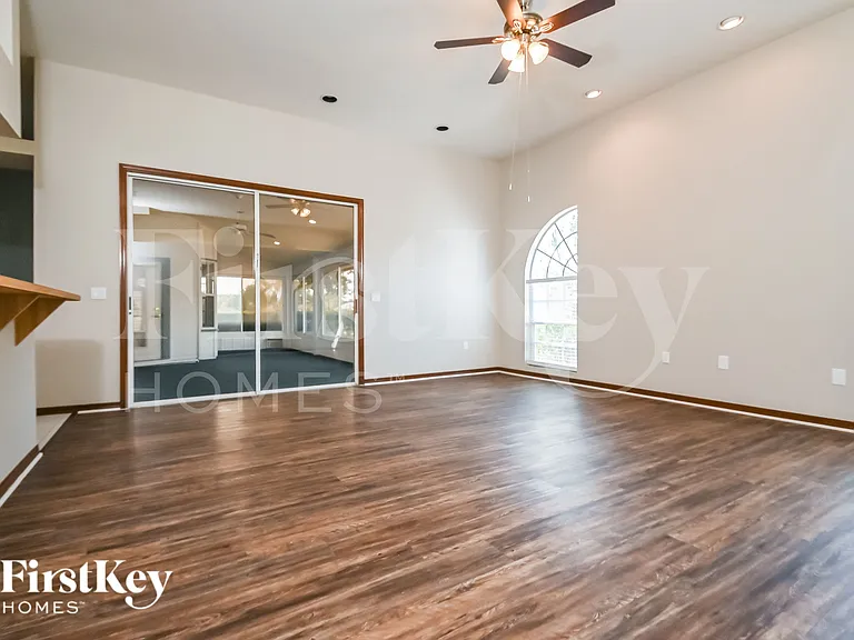 5349 Montserrat Dr — Photo 7