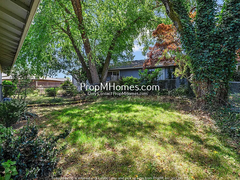 913 W Charles Street — Photo 16