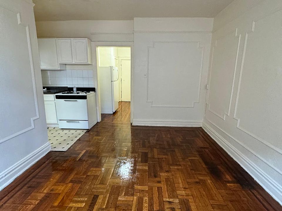 1st image of 190 Van Nostrand Ave #1B-1Ba-700Sqft