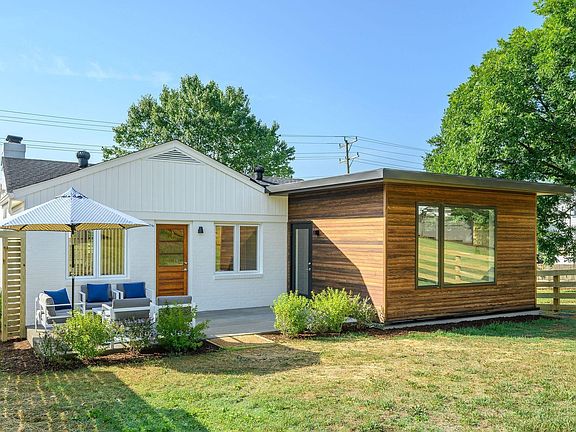 5th image of 1007 Saint Clair Ave