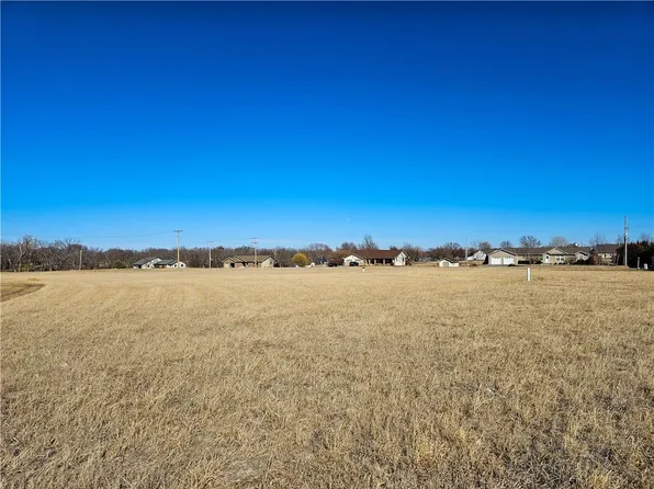 Country Ln, Council Grove, KS 66846