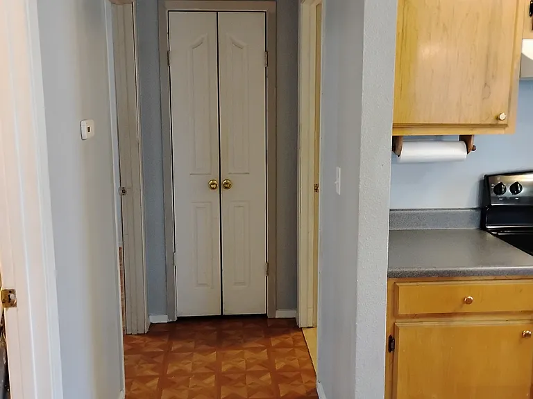 308 E Pecan St — Photo 6