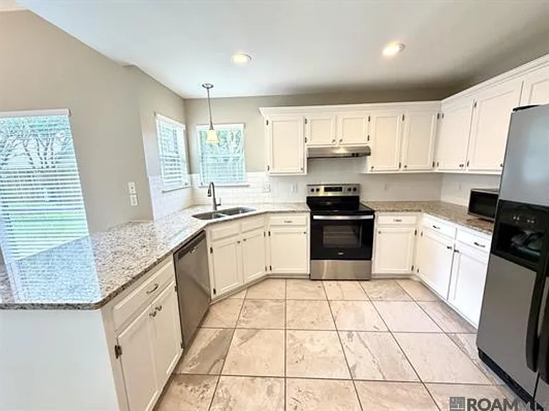 4126 Stumberg Ln — Photo 3