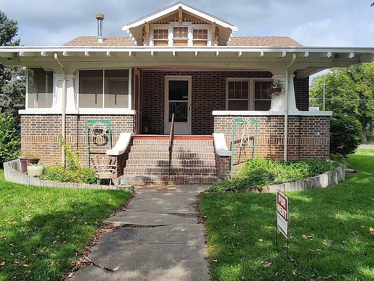 805 W 3rd St — Photo 1