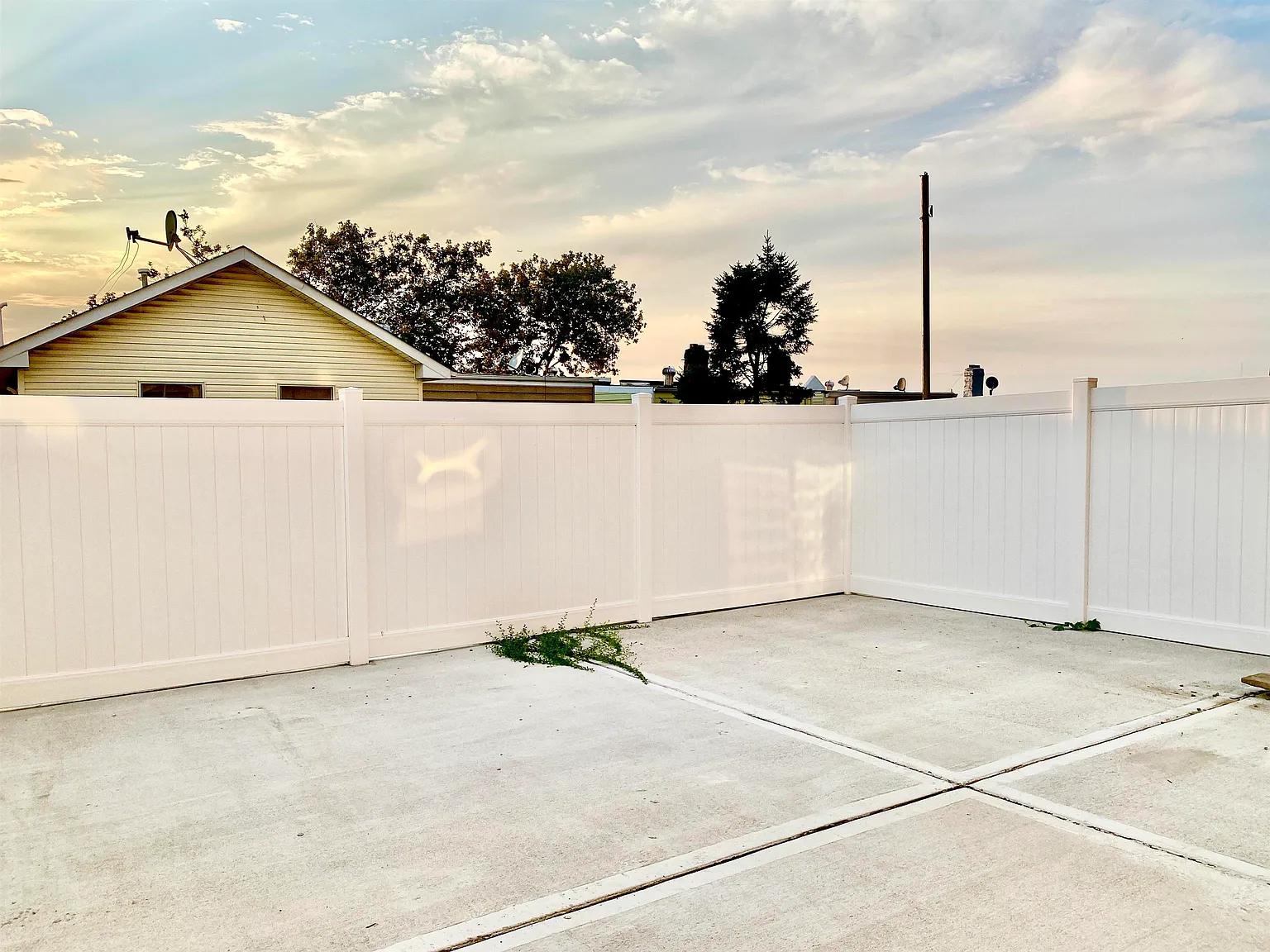 4 bed, 2.0 bath, $4,000 — Photo 3
