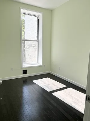 Rented by Sprint Realty | media 22