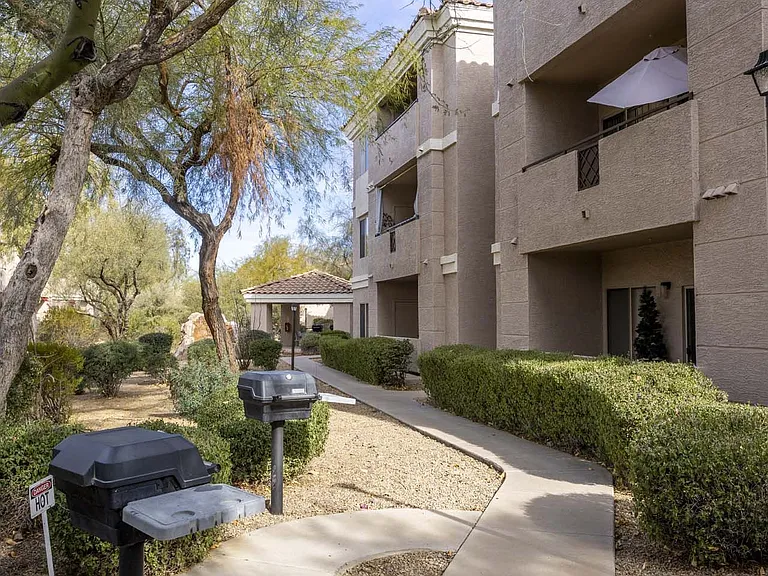 Vintage at Scottsdale — Photo 21