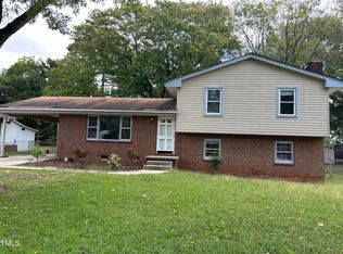 3704 Huntleigh Dr, Raleigh, NC 27604