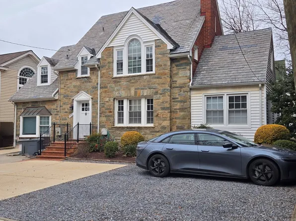 4905 Montgomery Ln, Bethesda, MD 20814