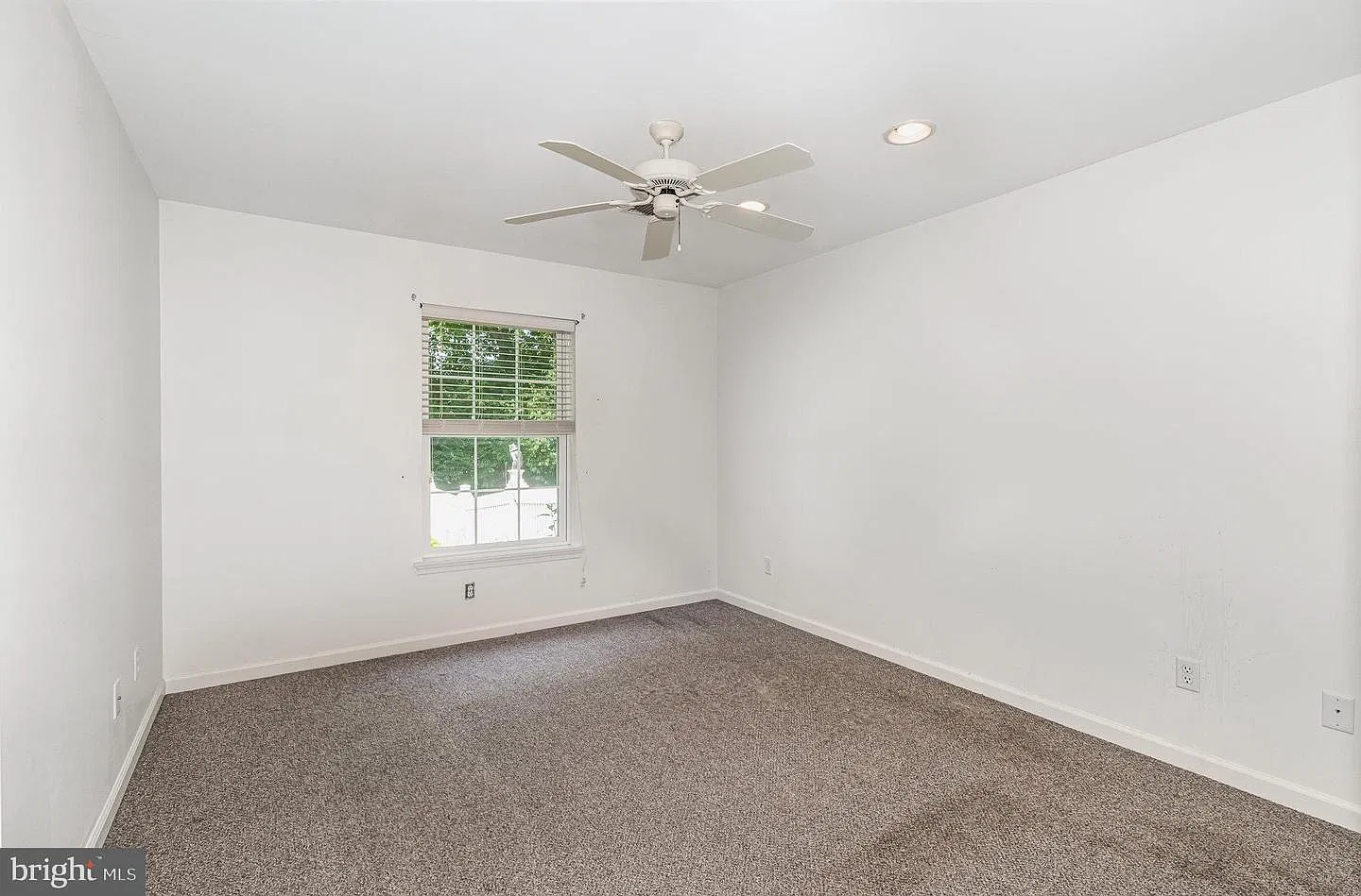 2 bed, 1098 sqft, $1,995 — Photo 2