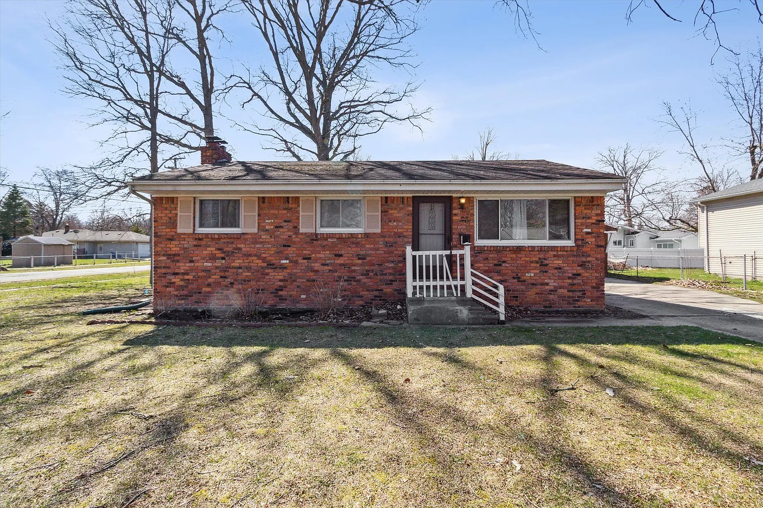 1390 Carolina photo 1