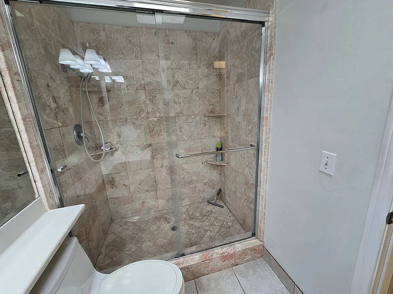 2960 Hyde Park Cir — Photo 17