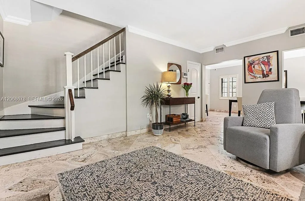 4 bed, 3.5 bath, 2160 sqft, $9,000 — Photo 4