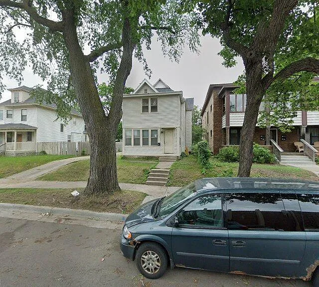 Stevens Ave — Photo 1