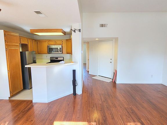 2nd image of 2564 Avenida Del Vis APT 202