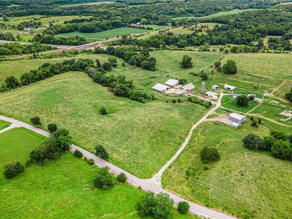 13920 Kansas Ave, Bonner Springs, KS 66012