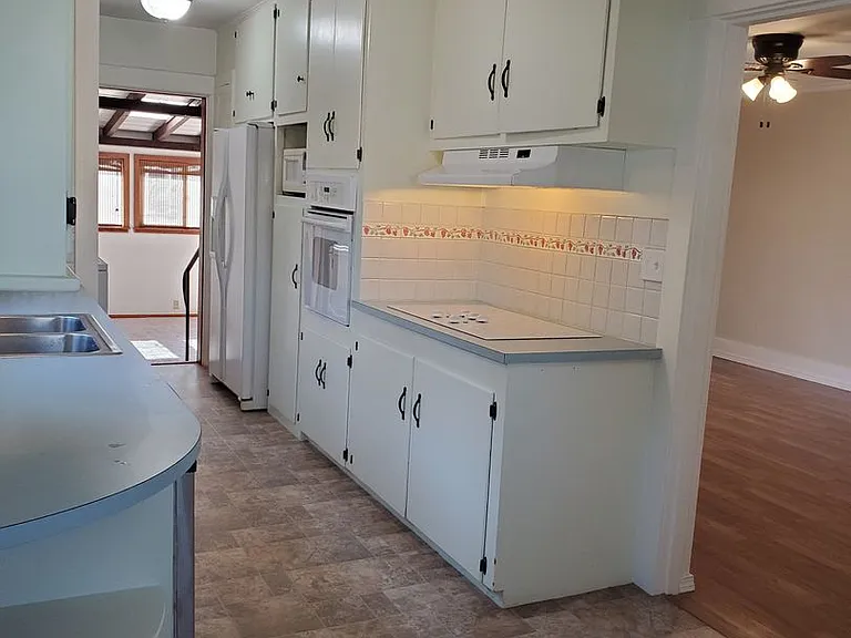 933 Delaware St — Photo 20