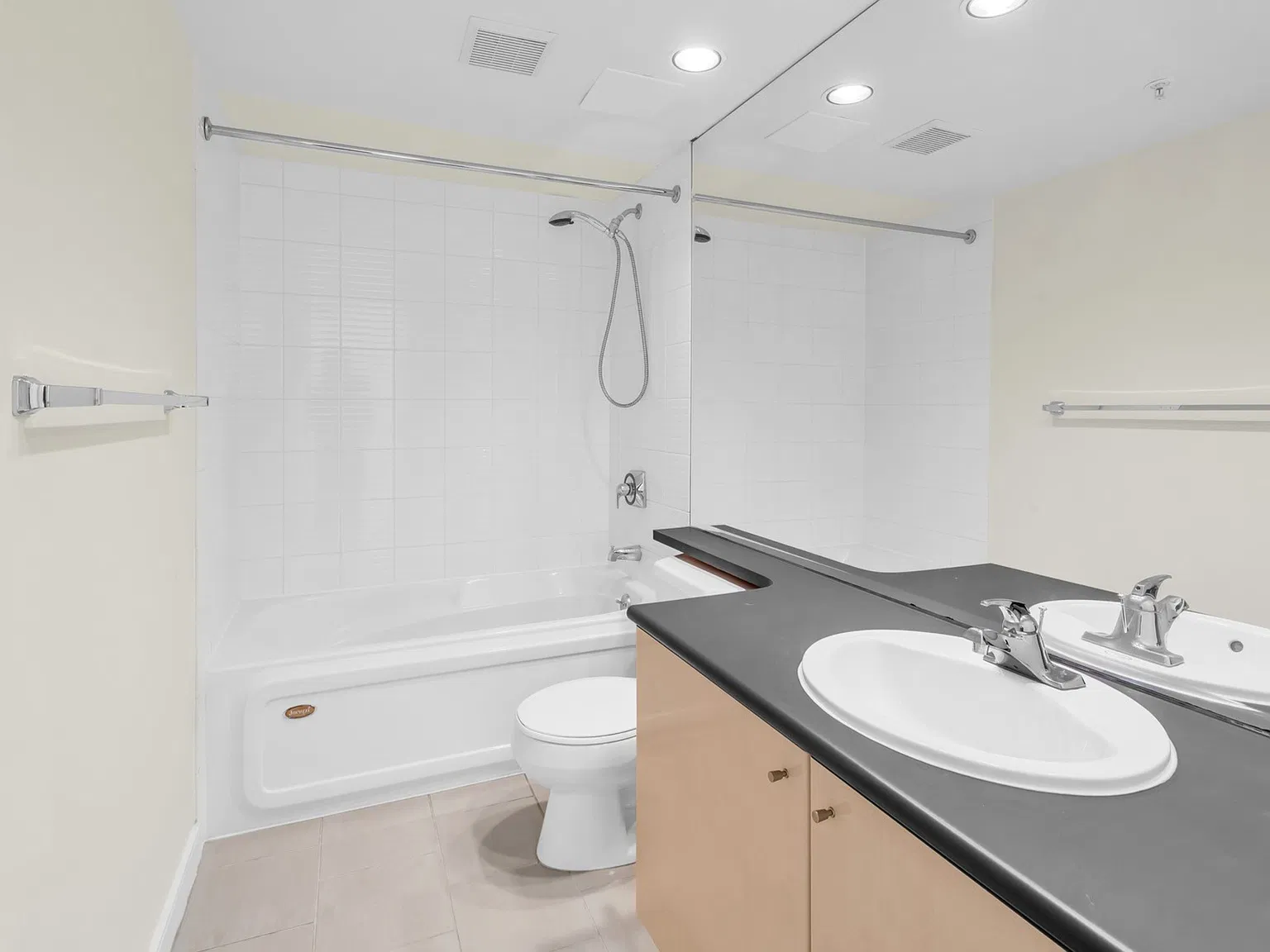 2 bed, 940 sqft, $2,580 — Photo 3