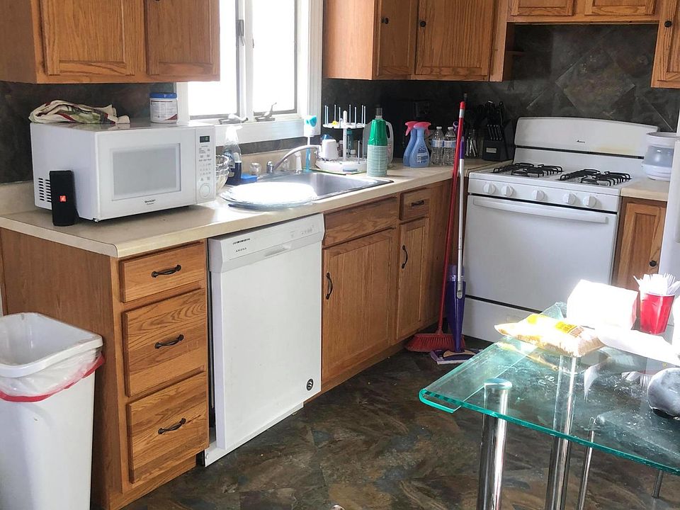 2nd image of 289 Pacific Ave