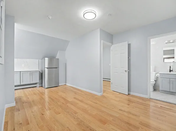 (undisclosed Address), Woodhaven, NY 11421