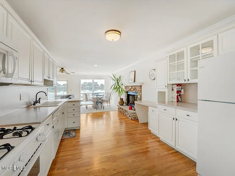 74 Seneca Pl — Photo 13