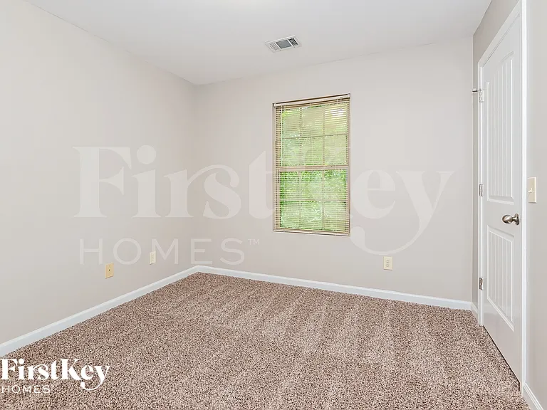 380 Pine Tree Dr — Photo 12