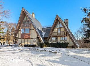 7814 N Pillow Hill Rd, Spring Grove, IL 60081