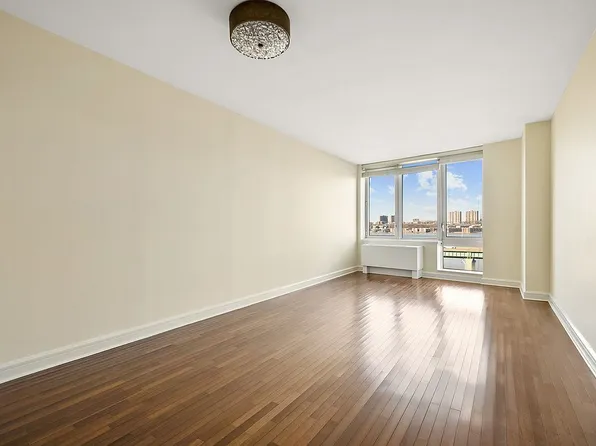120 Riverside Blvd APT 6H, New York, NY 10069