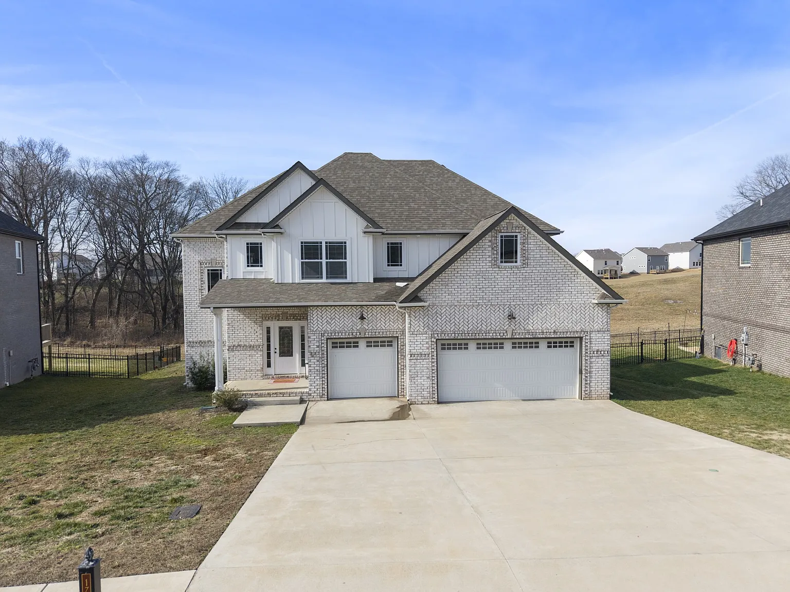 1726 Oak Forest Dr photo 1