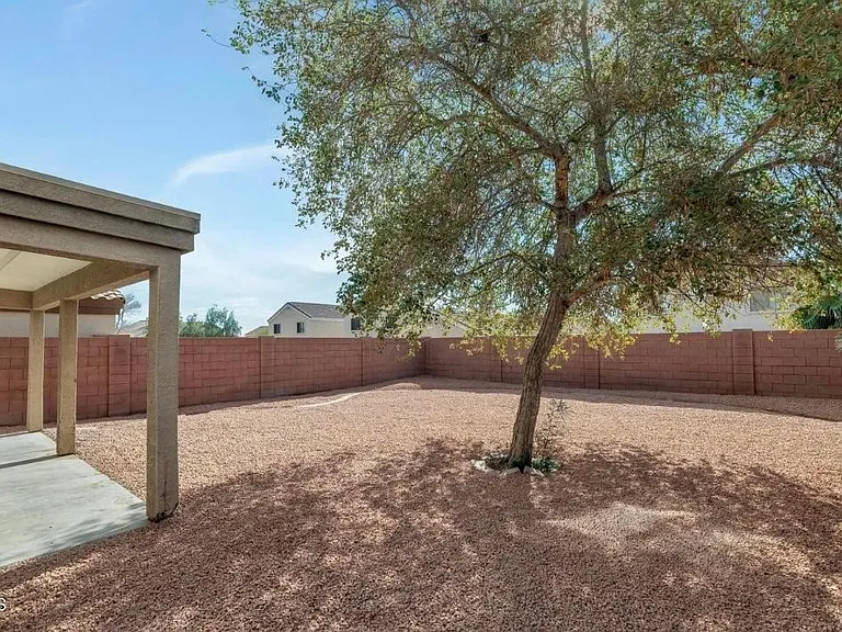 23949 W Hadley St — Photo 19