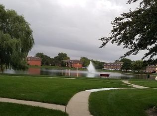 9445 Bay Colony Dr, Des Plaines, IL 60016