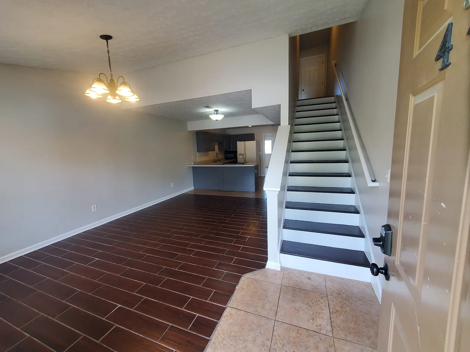 3 bed, 1250 sqft, $1,750 — Photo 2