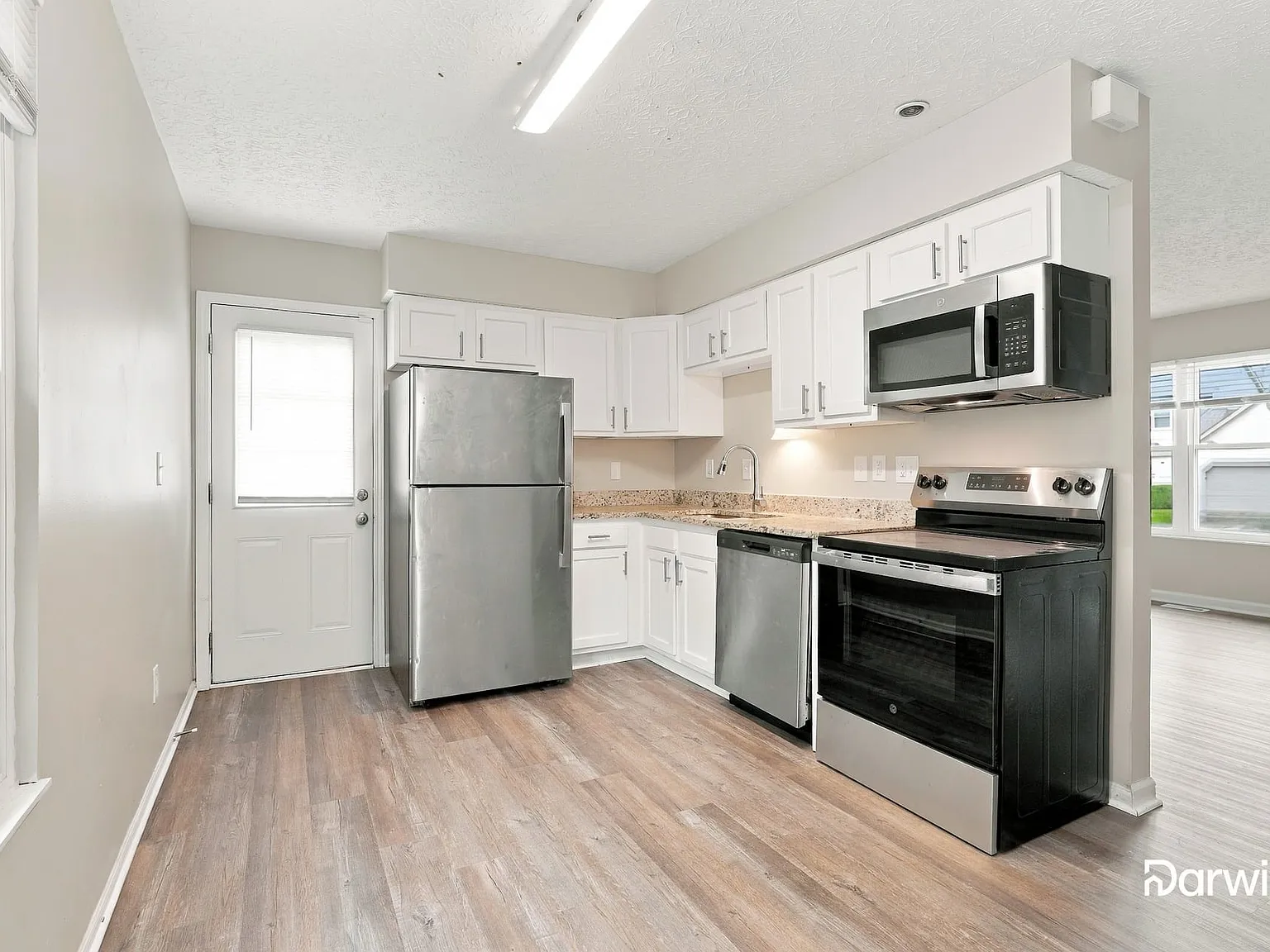 3 bed, 2.0 bath, 1112 sqft, $1,865 — Photo 3