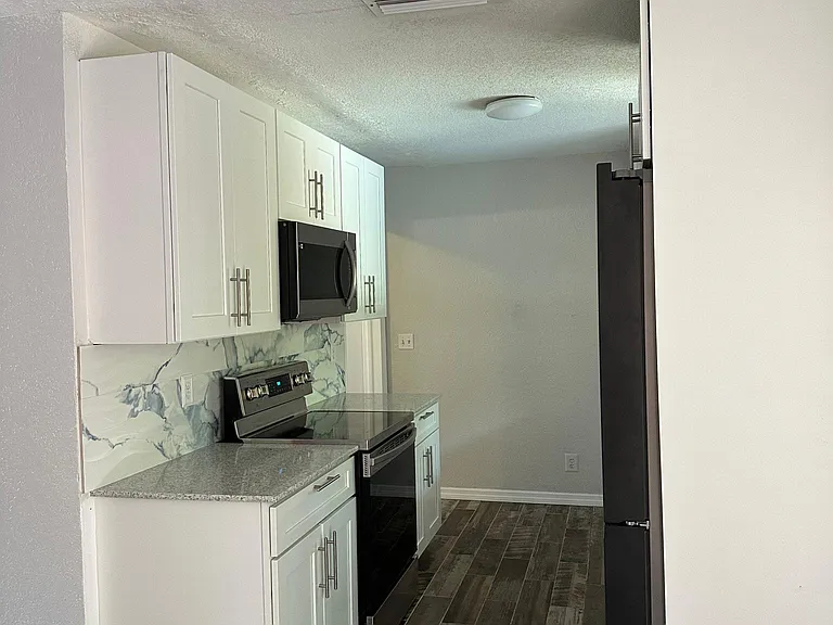 1007 SW 18th St — Photo 10