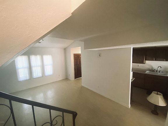 5th image of 2533 W Hazelwood St APT 3