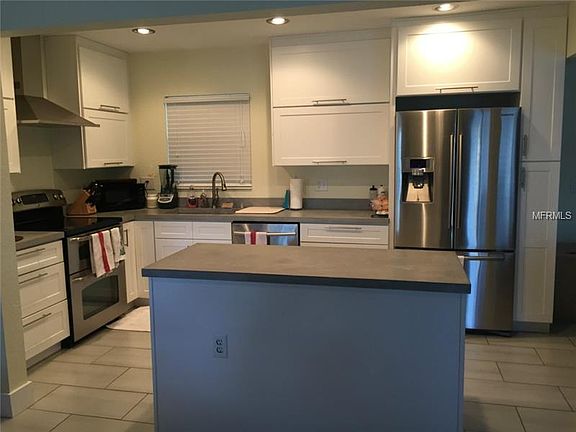 5th image of 115 Harbor Bluff Dr