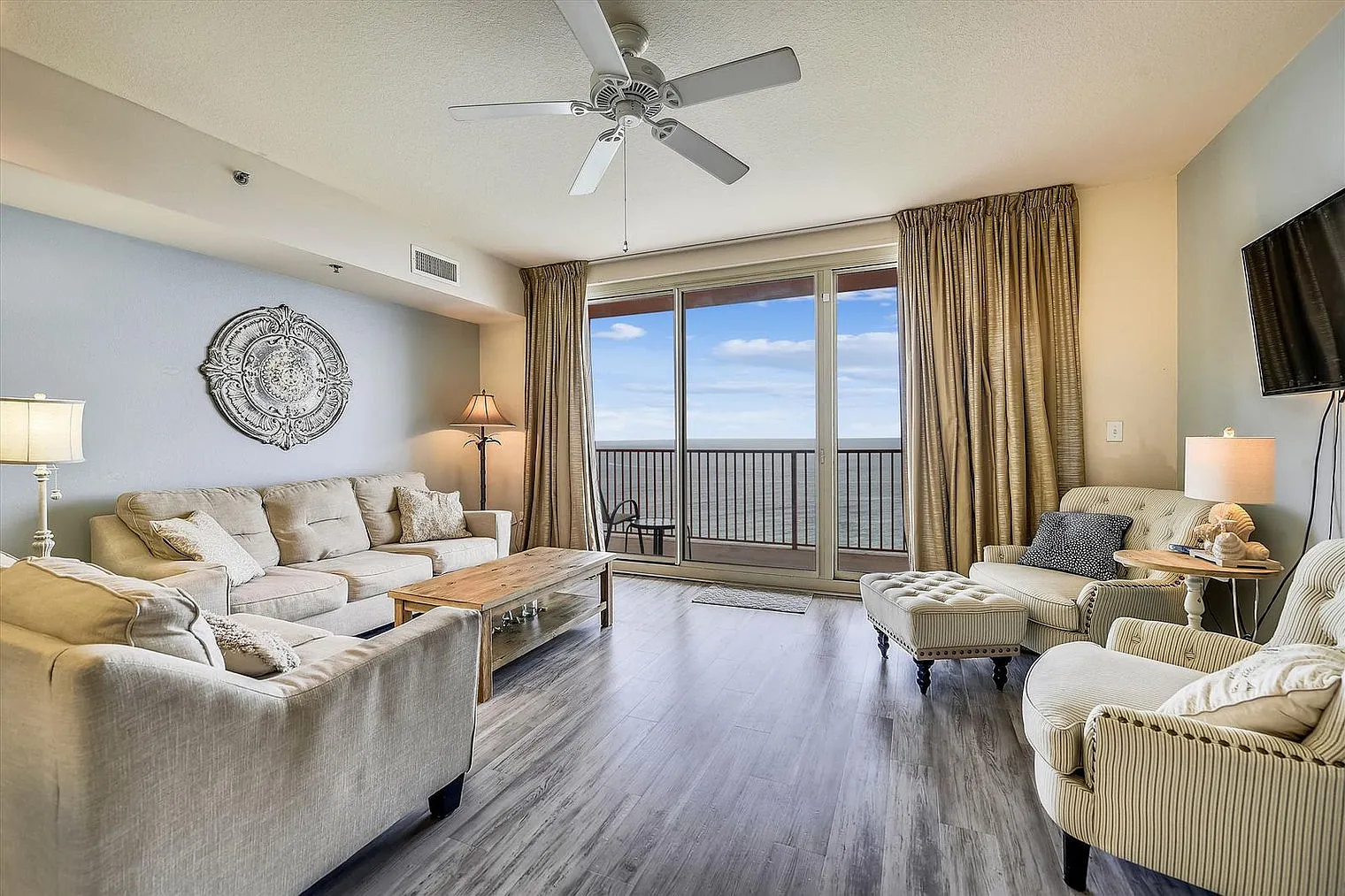 1 bed, 2.0 bath, 936 sqft, $2,831 — Photo 1