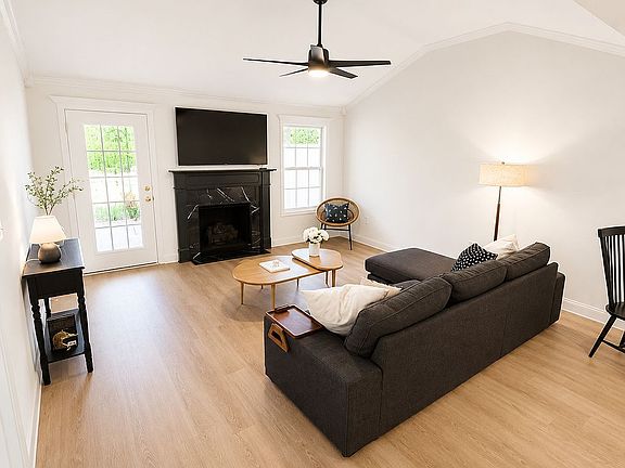 3rd image of 396 Amelia Springs Ln