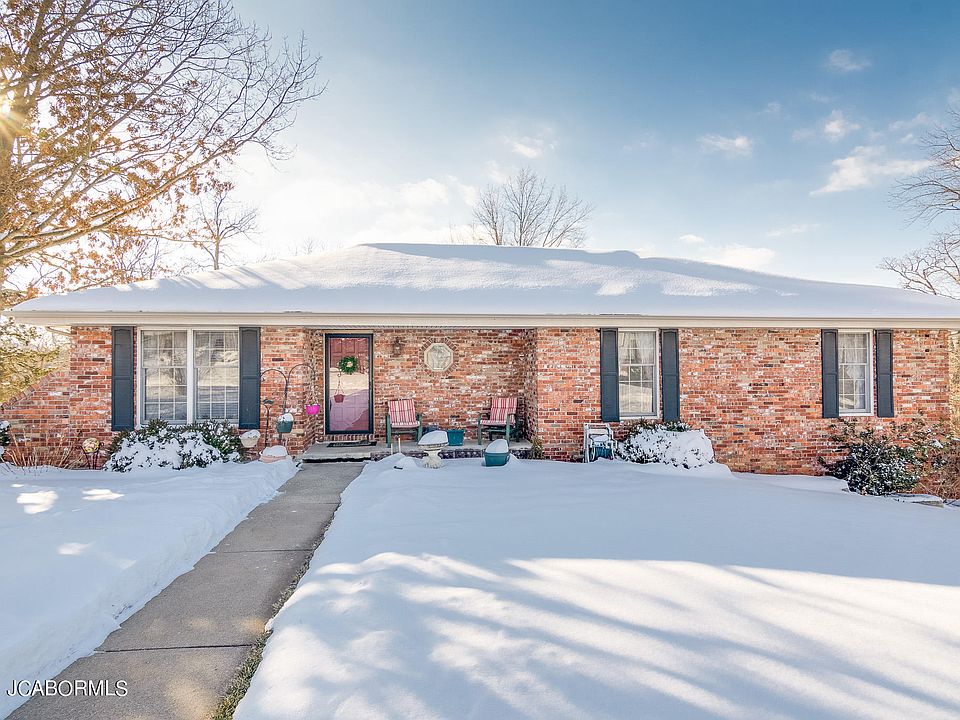 1st image of 822 Cari Ann Dr
