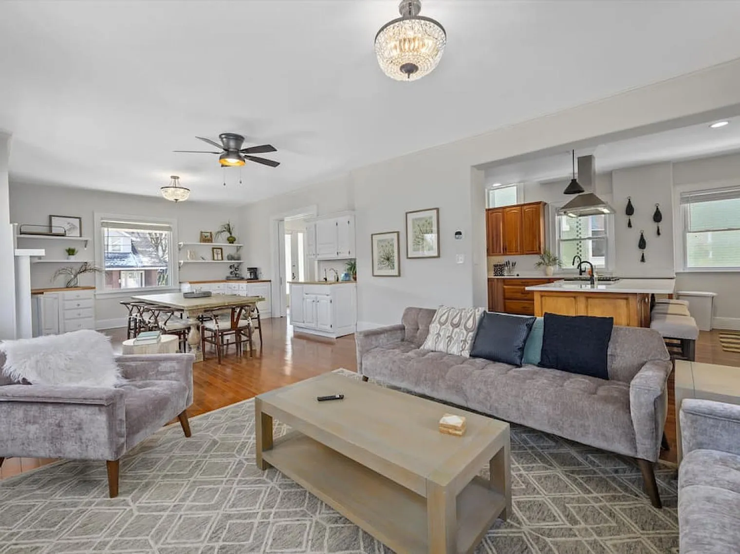 6 bed, 3.0 bath, 3498 sqft, $6,649 — Photo 3
