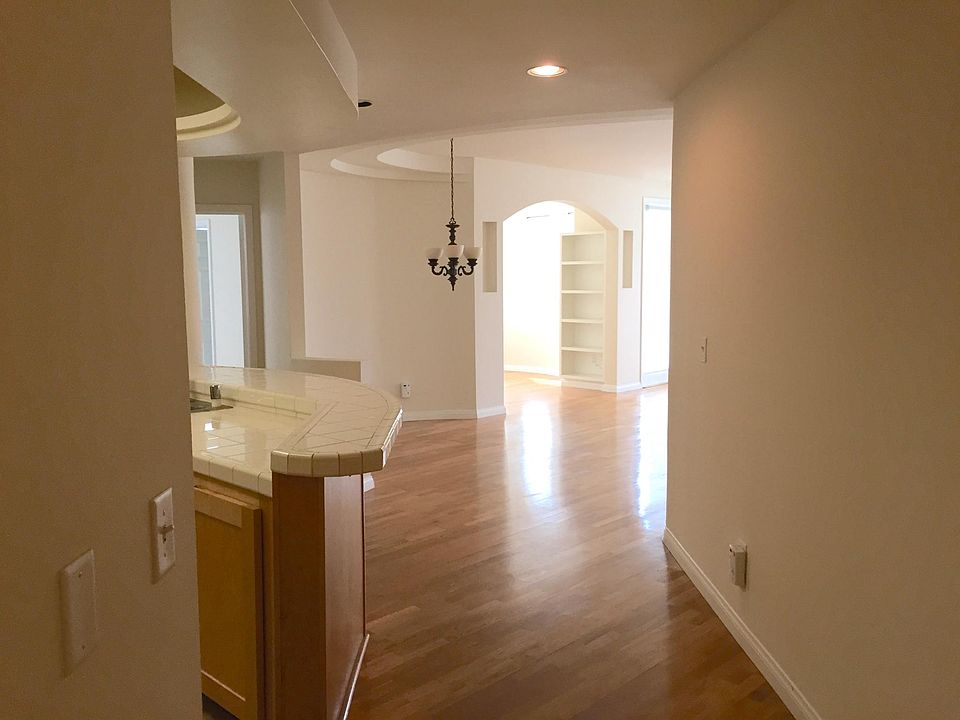 1st image of 540 N Rossmore Ave APT 101