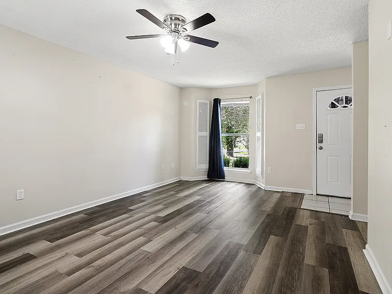 12822 Hodges Ln #105 — Photo 2