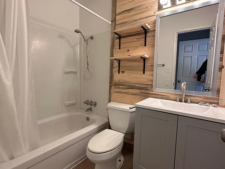 129 W Poplar St #6 — Photo 5