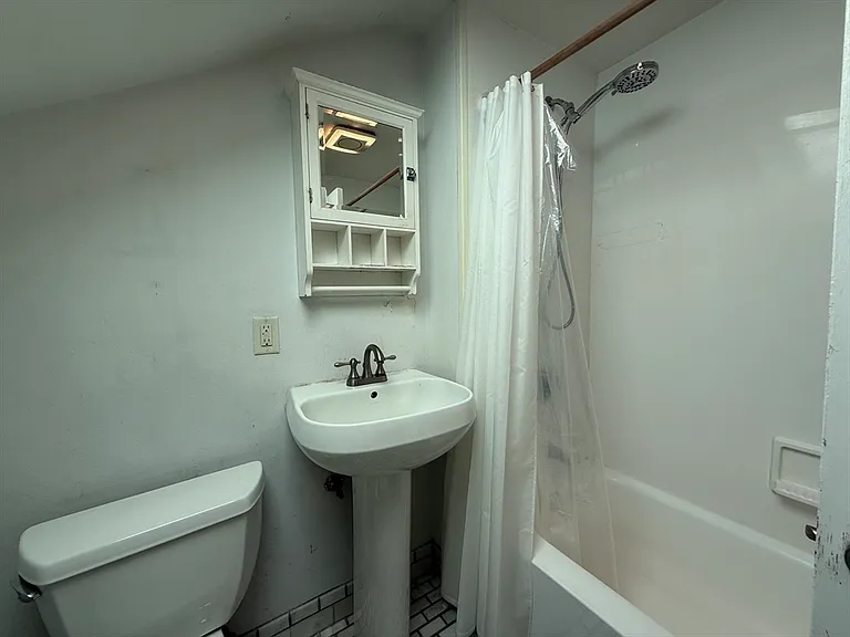 88 W Springfield St #4 — Photo 11